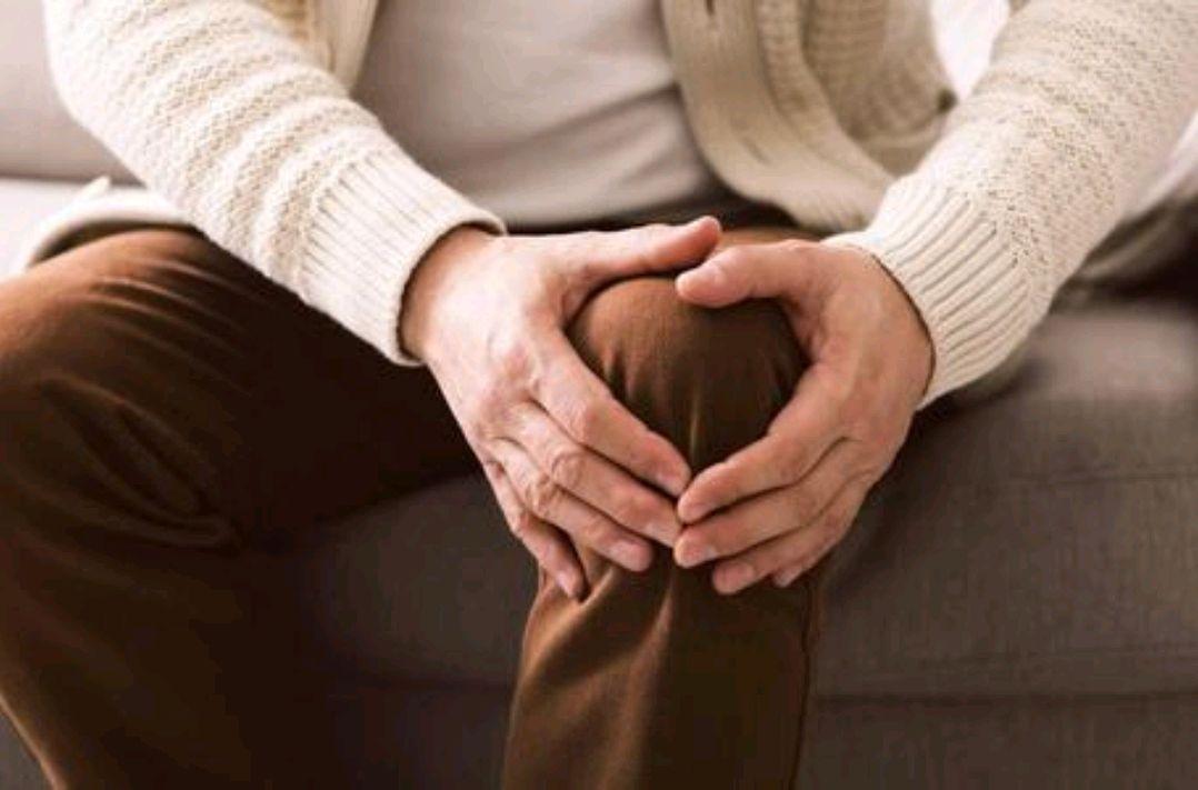 引起膝盖出现疼痛的原因是什么？或许和3种疾病有关系，多重视（什么原因会引起膝盖痛）