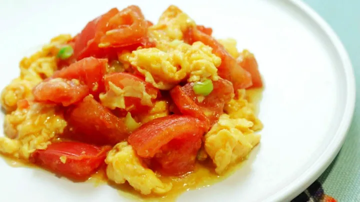 西红柿炒鸡蛋怎么做才好吃？（西红柿炒鸡蛋怎样做才好吃视频）