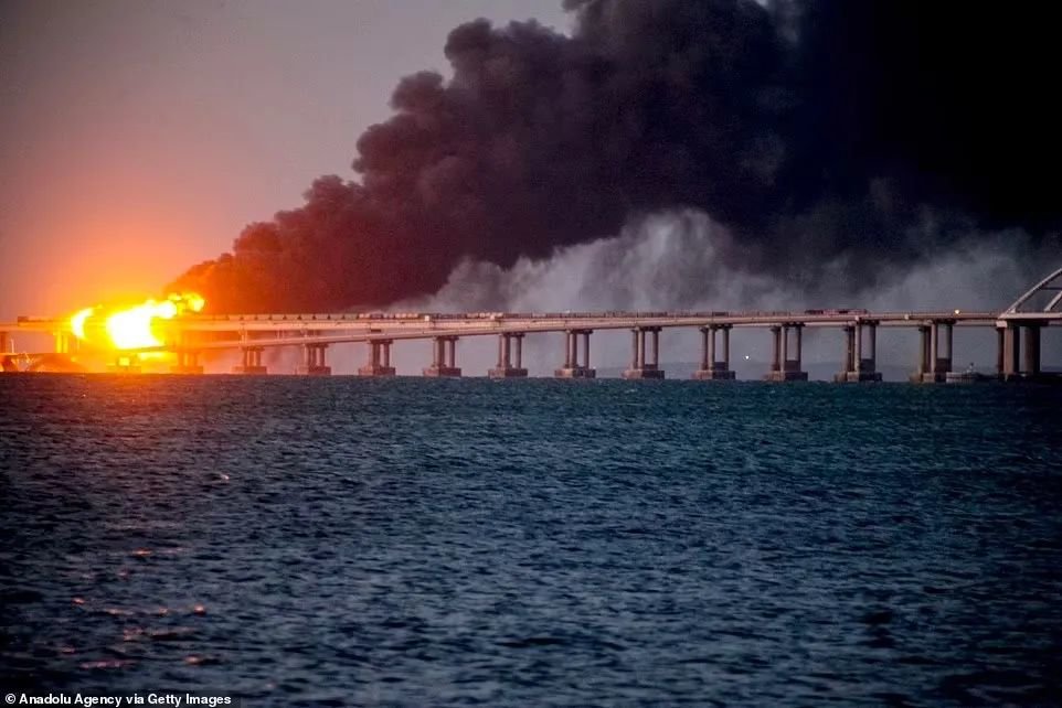 谁是凶手！克里米亚大桥爆炸，普京糟心的生日大礼！核战争一触即发？（真正的凶手）