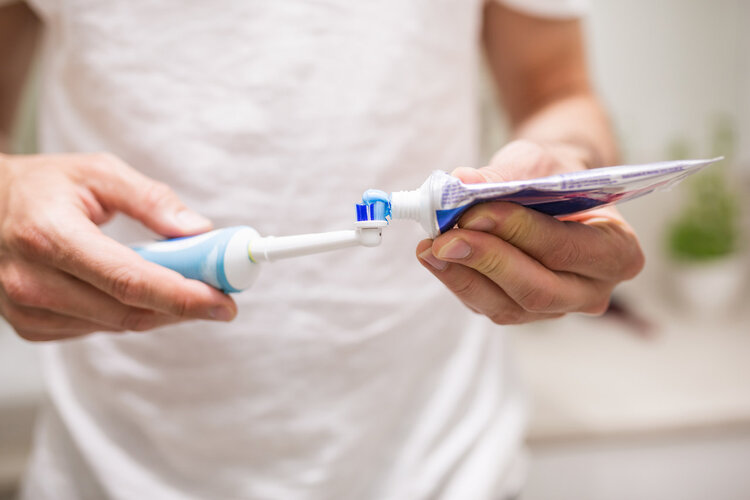 买牙膏时，2种牙膏不建议购买，或有潜在癌症风险，你家买了吗？（注意这款牙膏误导消费者或危害生命）