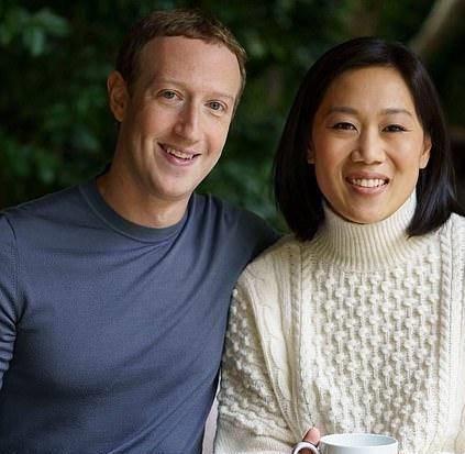 脸书创始人一家4口海边度假！35岁华裔妻子罕见穿比基尼，太显老（脸书创始人太太）